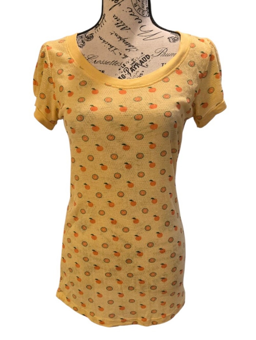 Vintage Realtree Yellow Short Sleeve Scoop Neck Tee with Oranges Printed Sz L